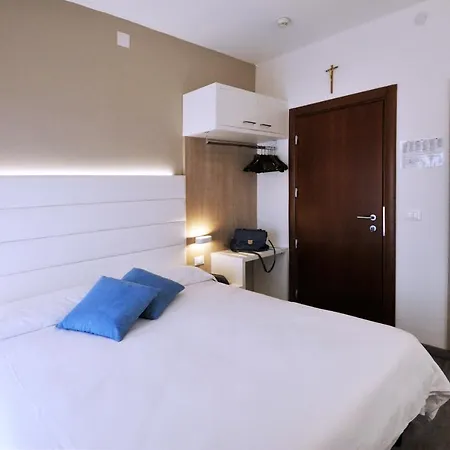 Hotell Etna 3*